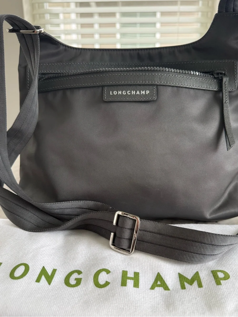 Longchamp Gray Crossbody Bag - Sleek Everyday Shoulder Bag